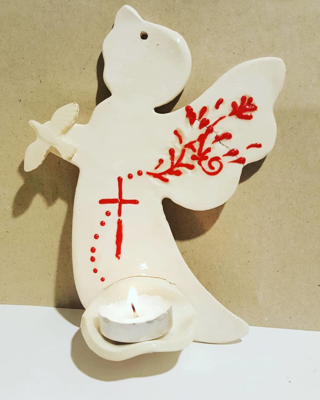 Beyaz Melek Duvar Tea Light Mumluk Kırmızı Haç Dekorlu