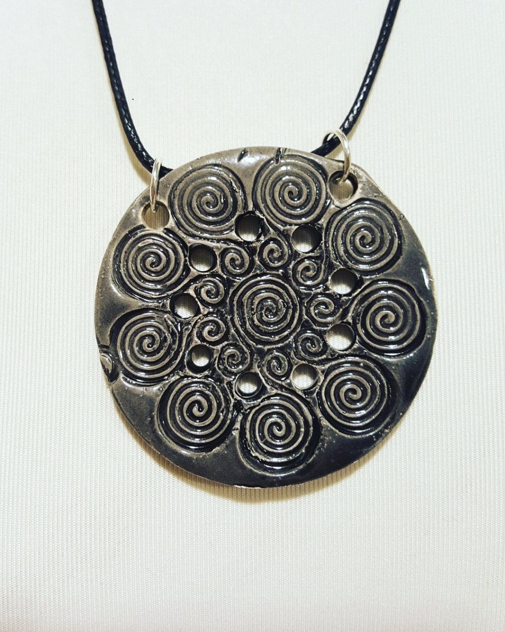 Üstün Yetenek ve Sonsuzluk Sembolü Siyah Spiral Madalyon