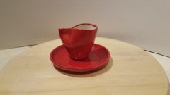 Kırmızı Servis Tabaklı Çay ve Kahve Fincanı