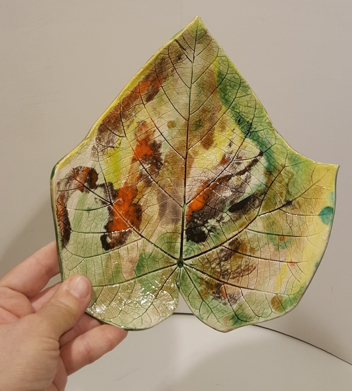 Küçük Sonbahar yaprağı Ayaklı Tabak