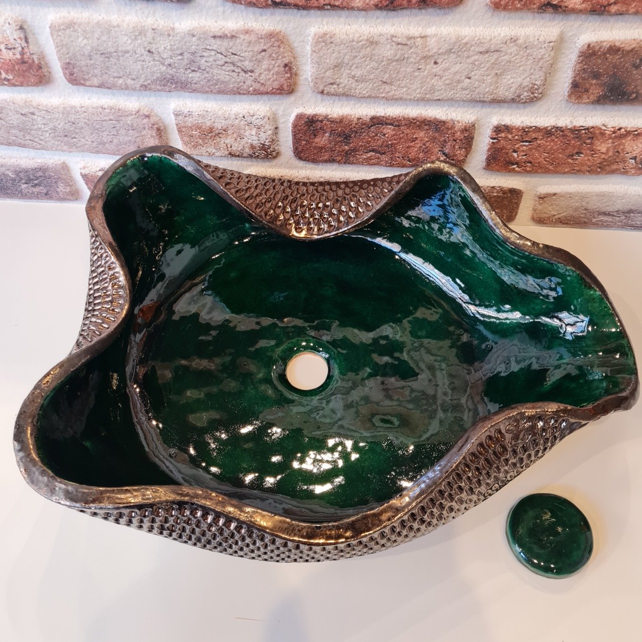 Dövme bakır efektli yeşil lavabo