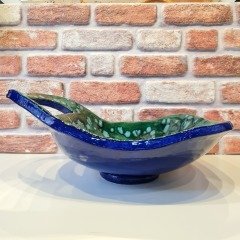 Kristal sırlı havlu askılığı olan lavabo