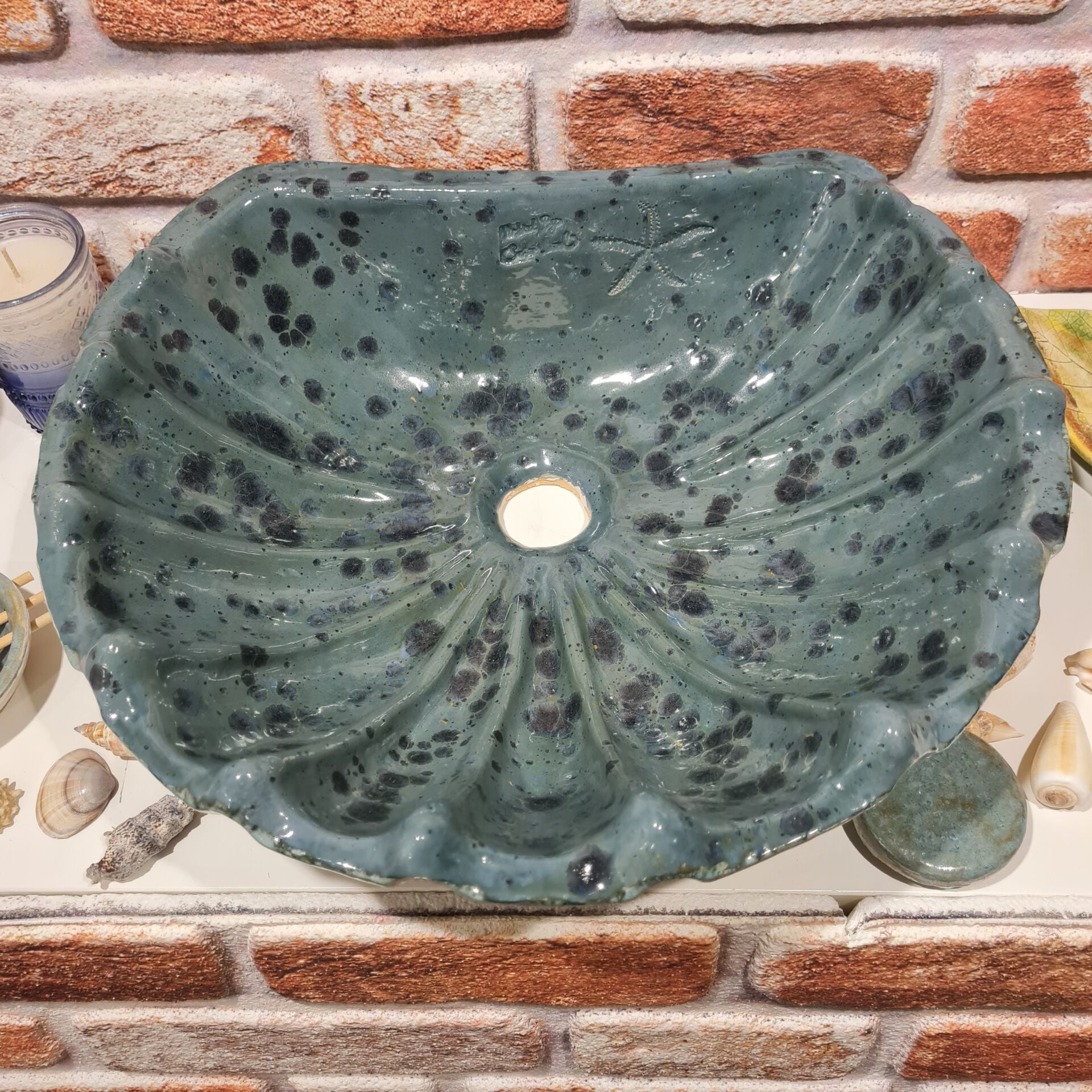 İstiridye lavabo